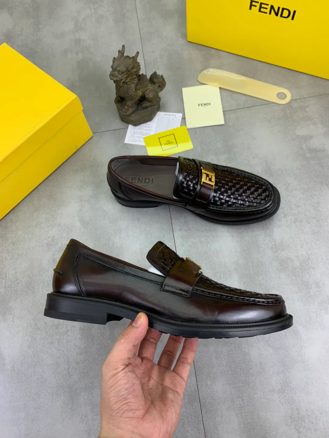 ​Men's shoes 💰P480💰[New model] Water dyed cowhide 🆘 The latest FENDI (Fendi) new casual leather shoes 🕶️🕶️Simple routing effect, showing an elegant and cool driving shoe 🎬Made of Italian 🇮🇹 imported calfskin + first-layer water-dyed cowhide lining🐂Excellent material🎬Detailed workmanship 🤗Comfortable foot feel➰➰. ​Pair it with any outfit to show your taste and temperament, low-key luxury ♻️Design ​simple and elegant ​noble and fashionable 🍃​Very loved and favored by trendy men 💓❤️Size: 38-44 2⃣️colors available
